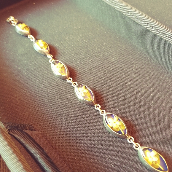 Vintage Sterling and Resin Flower Bracelet - Picture 3 of 4